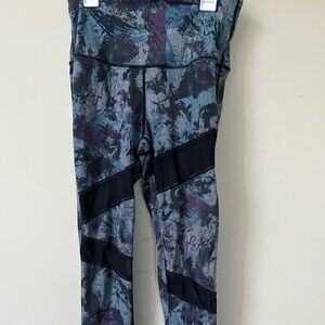 Patterned Leggings with Black Accents